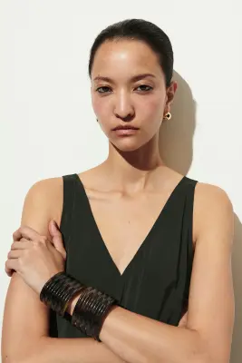 ROBE LONGUE PLISSÉE ET FRONCÉE À COL EN V - VERT FONCÉ — photo 5