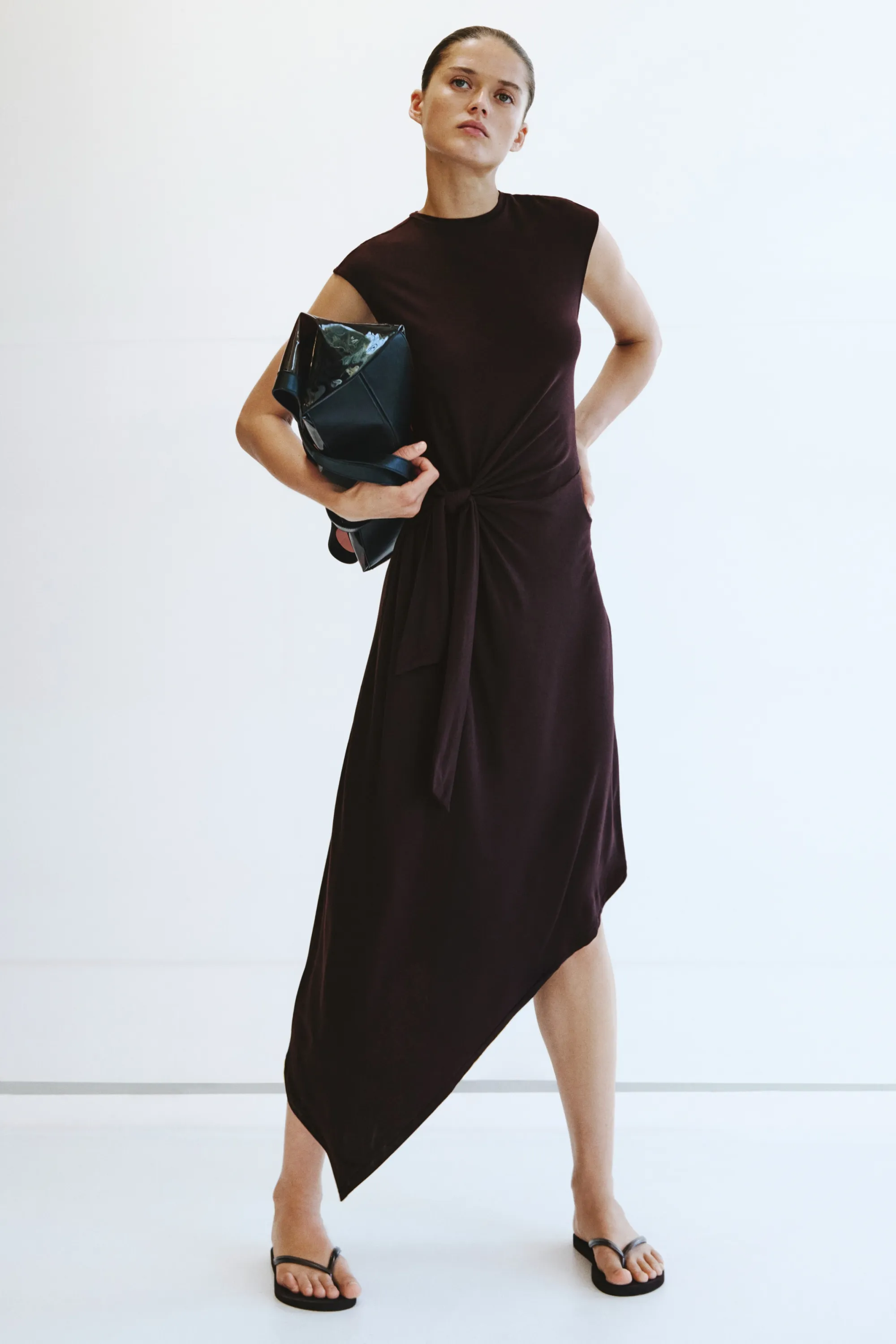 Robe asymétrique avec détail à nouer - Violet prune foncé