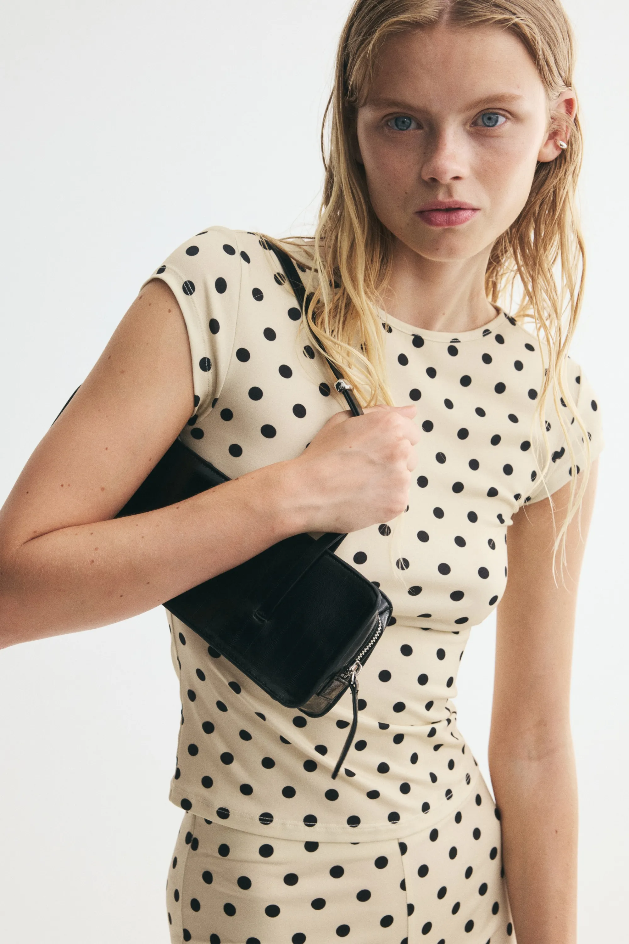 T-shirt ajusté - Beige clair/pois