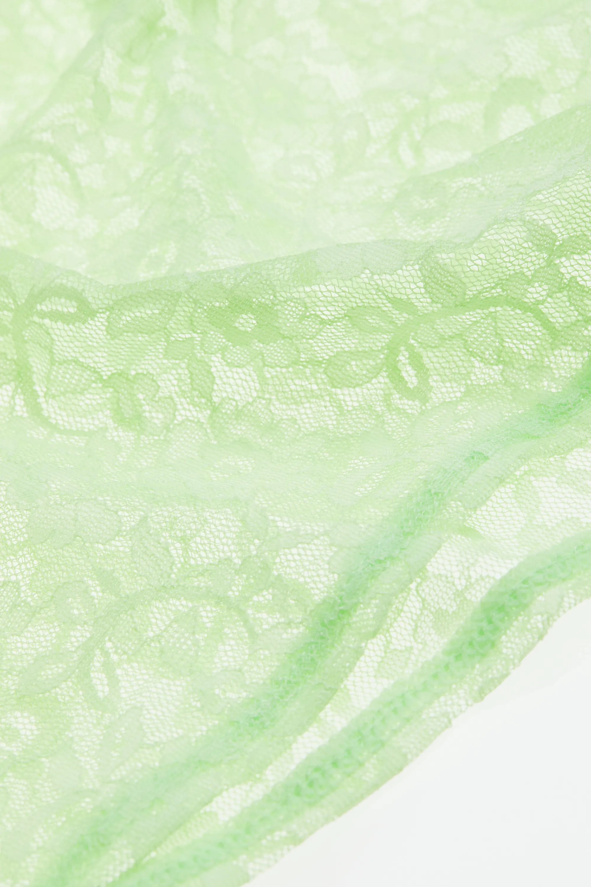 Top en dentelle vaporeuse avec bretelles fines - Vert clair