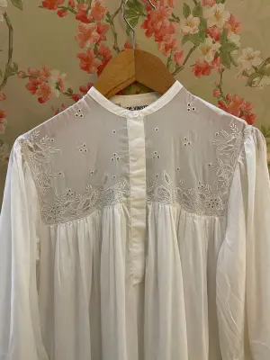Robe Preeti White V de Vinster.  -40% — photo 4