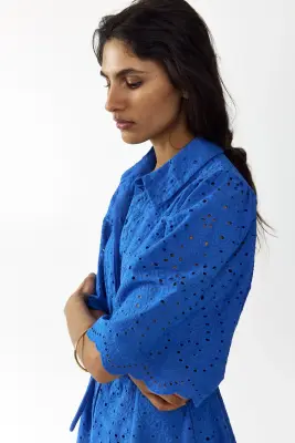 Robe chemise en coton avec broderie anglaise - Bleu vif — photo 3