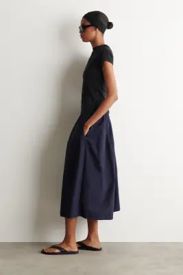 JUPE MIDI SCULPTÉE EN NYLON - BLEU MARINE — photo 2