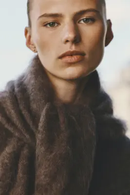 Pull en laine brossée avec foulard - Marron foncé — photo 1