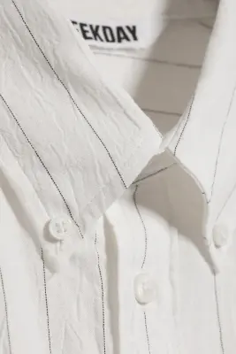 Chemise structurée ample boutonnée - Blanc poudré rayé — photo 4