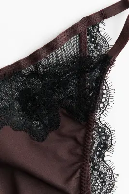 Culotte Brazilian Tanga en microfibre et dentelle - Marron foncé/noir — photo 4