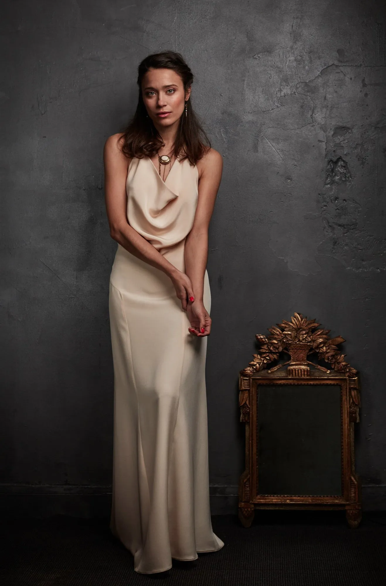 a - Robe dos nu SOLD