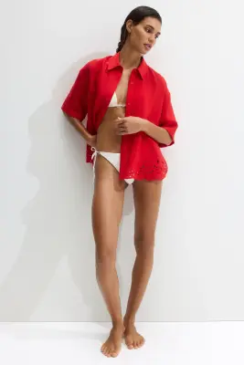 Chemise de plage avec broderie anglaise - Rouge vif — photo 1
