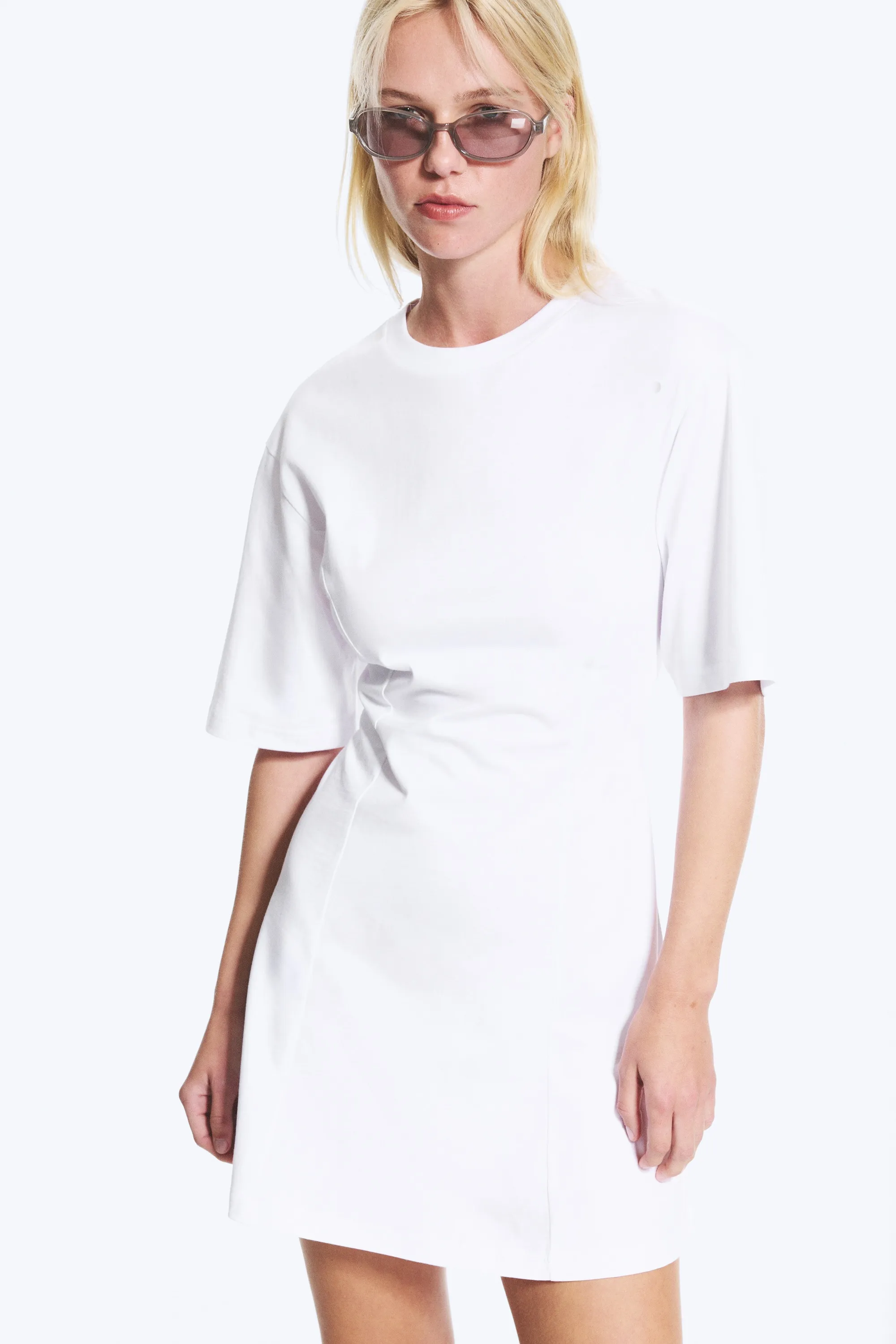 Mini-robe T-shirt cintrée et évasée - Blanc
