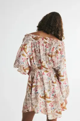 Robe oversize avec épaules nues - Beige clair/fleuri — photo 2