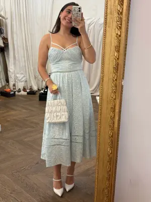 Robe midi cintrée en dentelle oeillet bleu clair à fines bretelles Prix public 540€ Taille XS/S — photo 5