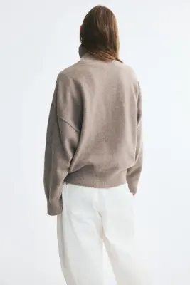 Pull oversize avec col cheminée - Taupe — photo 4