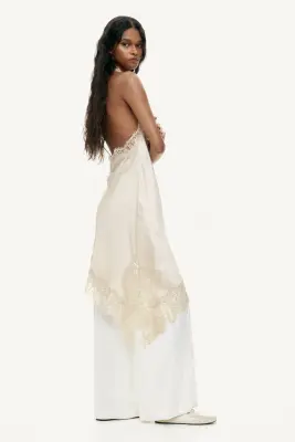 Robe dos nu en satin - Beige clair — photo 3