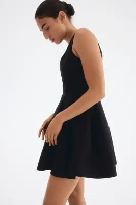 Robe avec jupe évasée - Noir — photo 2