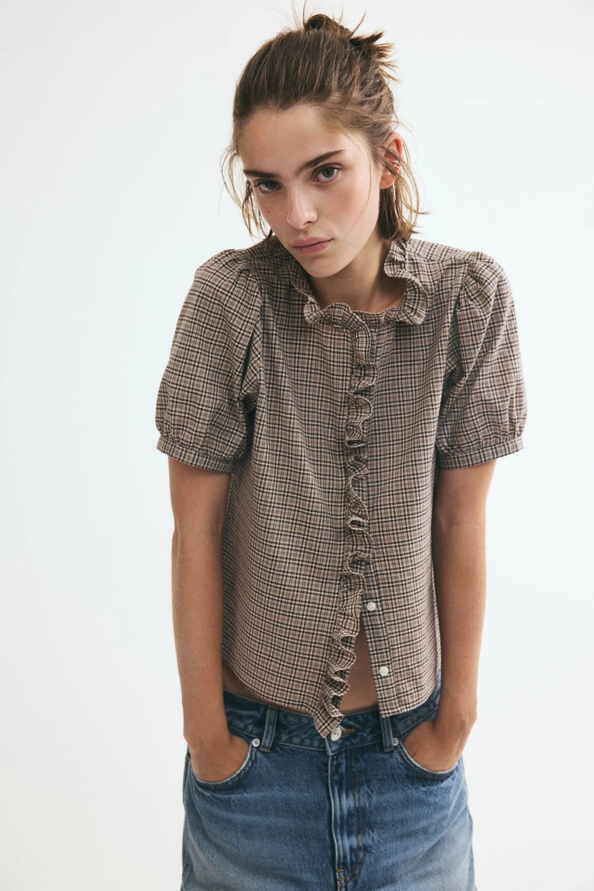 Blouse volantée en coton - Taupe clair/carreaux