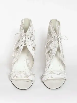 Sandales à talon en cuir et dentelle blanche NEUVES Prix boutique 640€ Taille 40 — photo 4