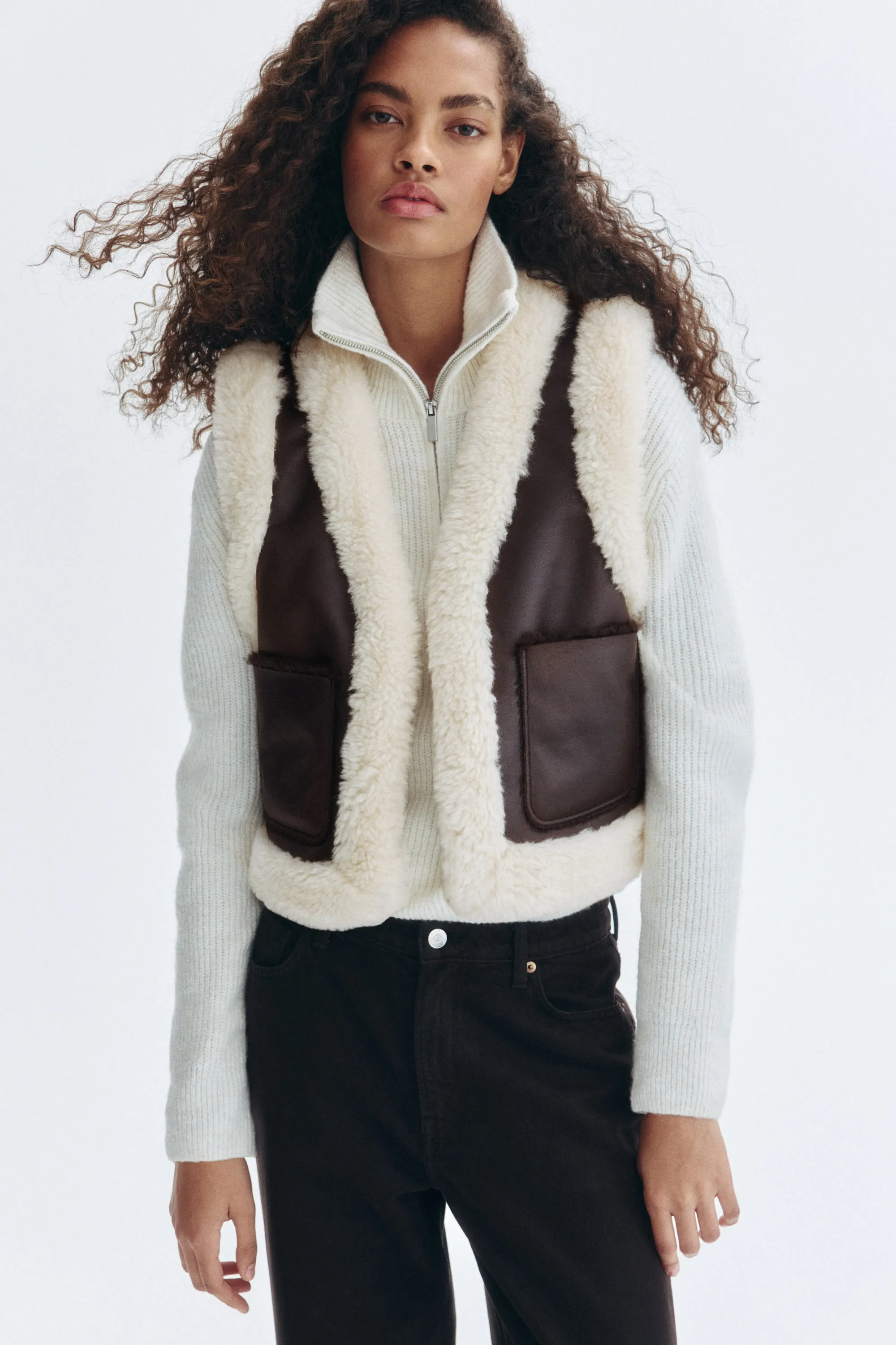 Veste sans manches avec finitions duveteuses - Marron foncé