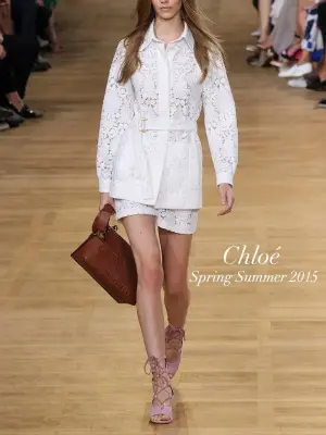 Short taille haute blanc ivoire brodé de dentelle Prix boutique 950€ Taille 38 — photo 2