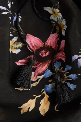 Robe imprimée avec détail à nouer - Noir/fleuri — photo 4