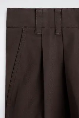 SHORT DE COSTUME À PLIS EN COTON - BRUN — photo 4