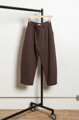 CAWLEY – JAPANESE COTTON/LINEN GABARDINE ROBYN TROUSER – ESPRESSO — photo 3