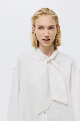 Blouse avec col lavallière - Blanc — photo 2