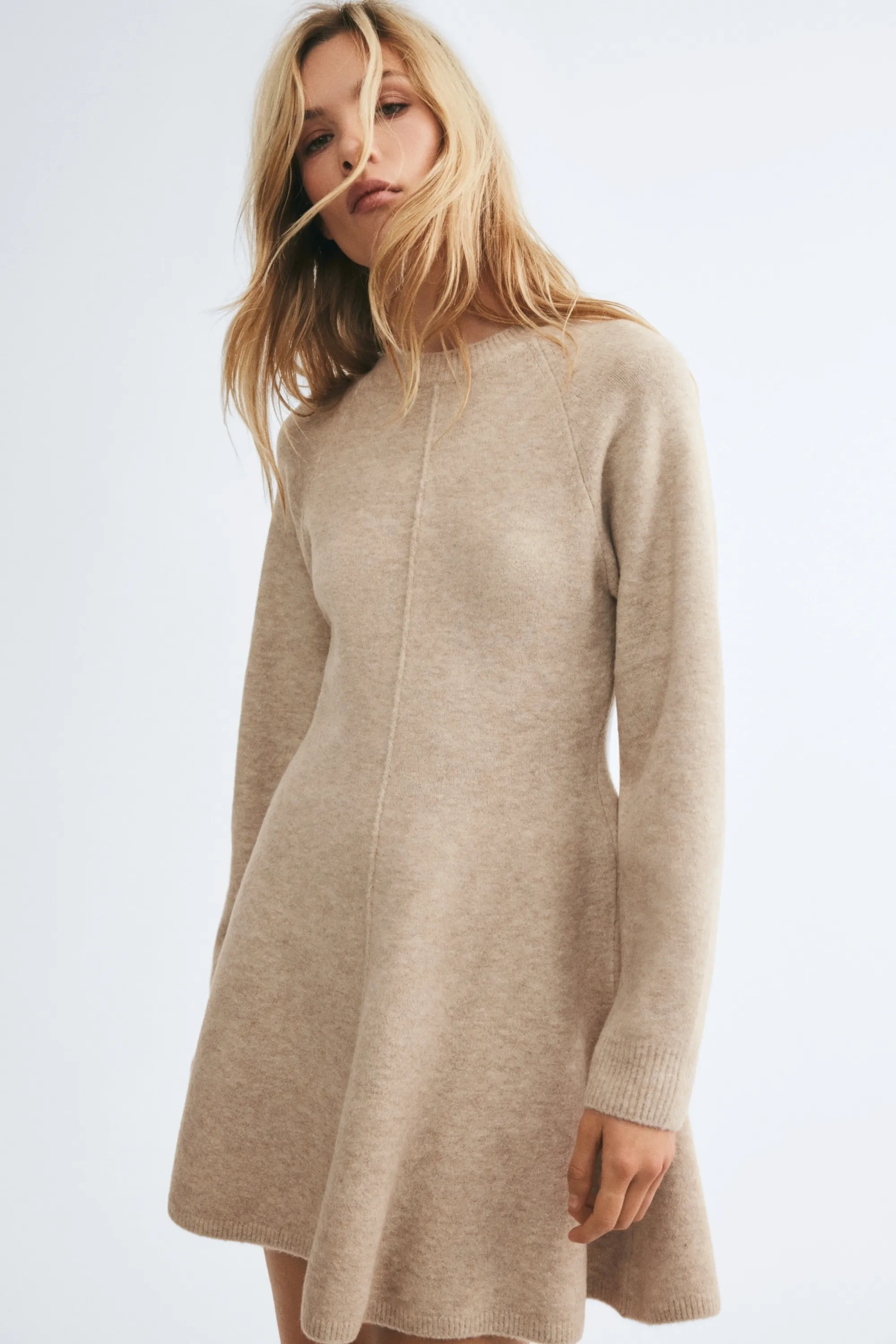 Robe en maille avec jupe évasée - Beige ancien