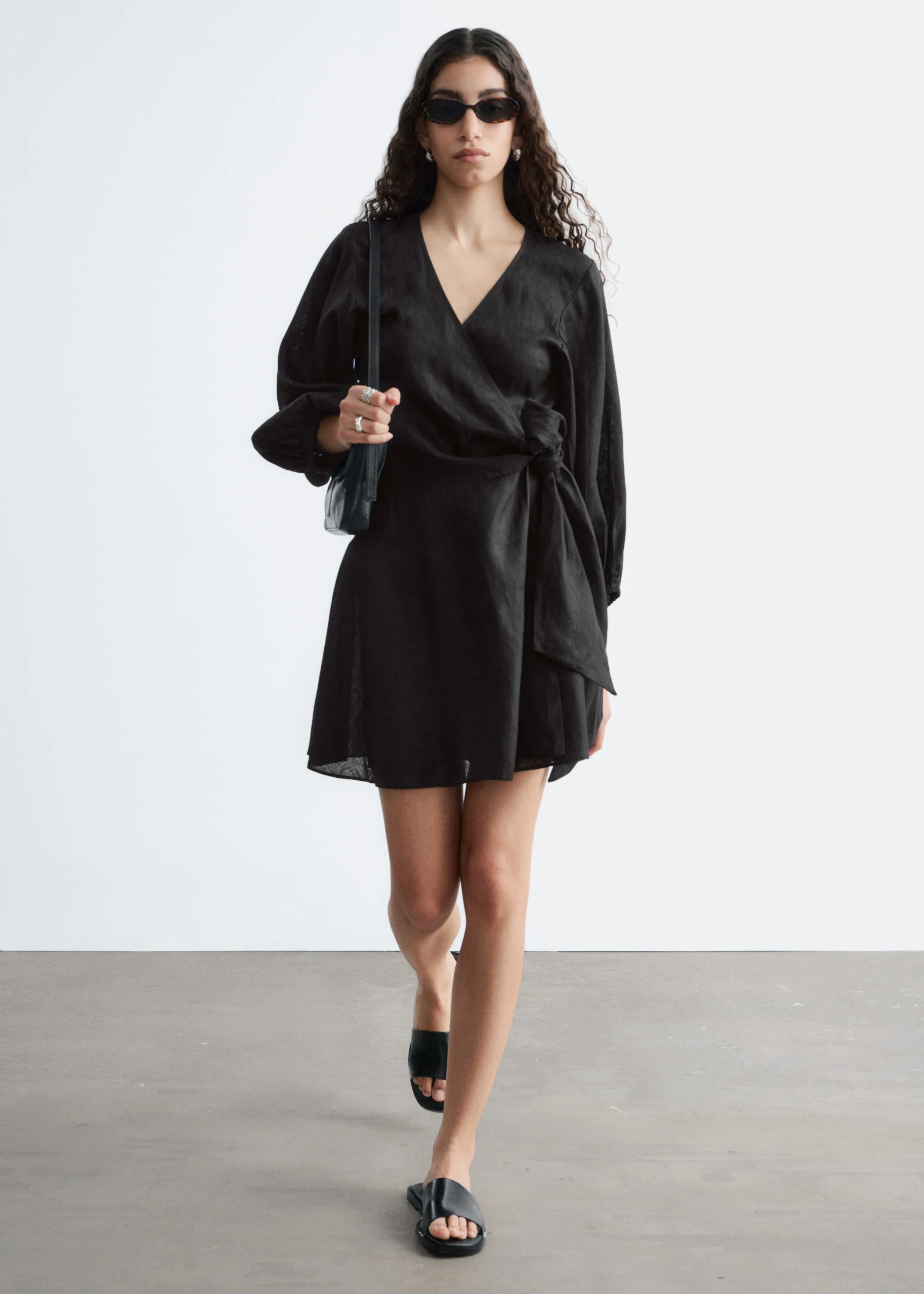Robe courte portefeuille en lin - Noir