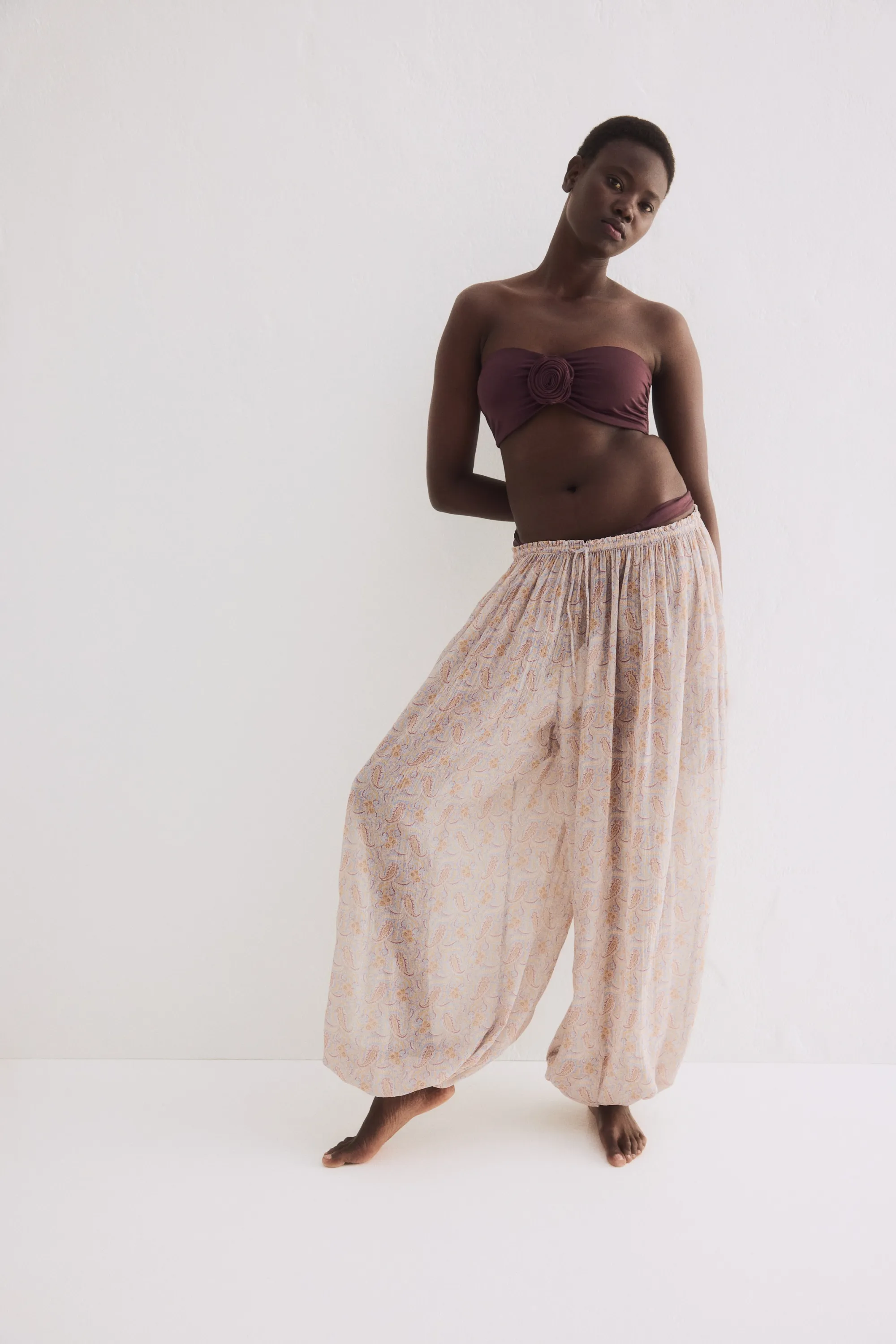 Pantalon de plage froissé avec jambes ballon - Jaune ancien/motif cachemire