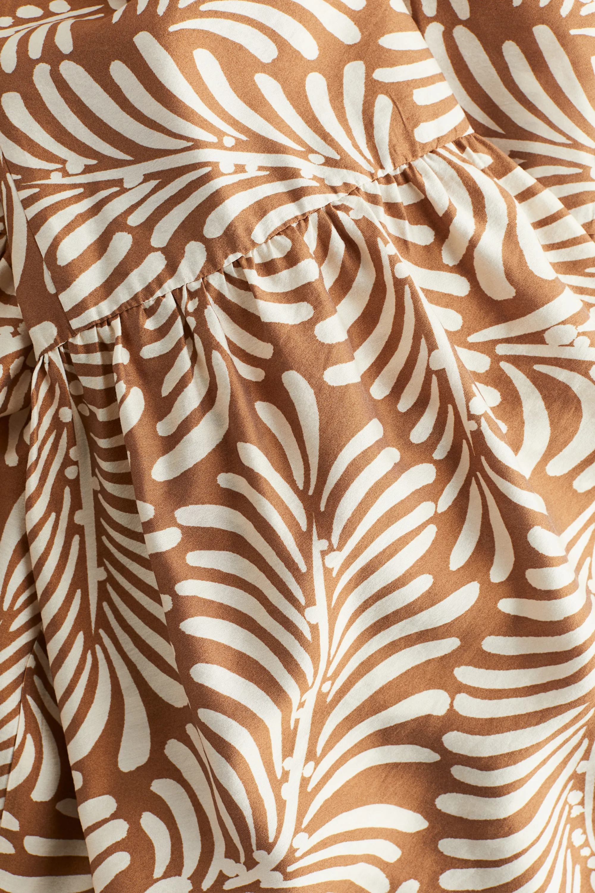 Robe à col volanté - Marron/motif