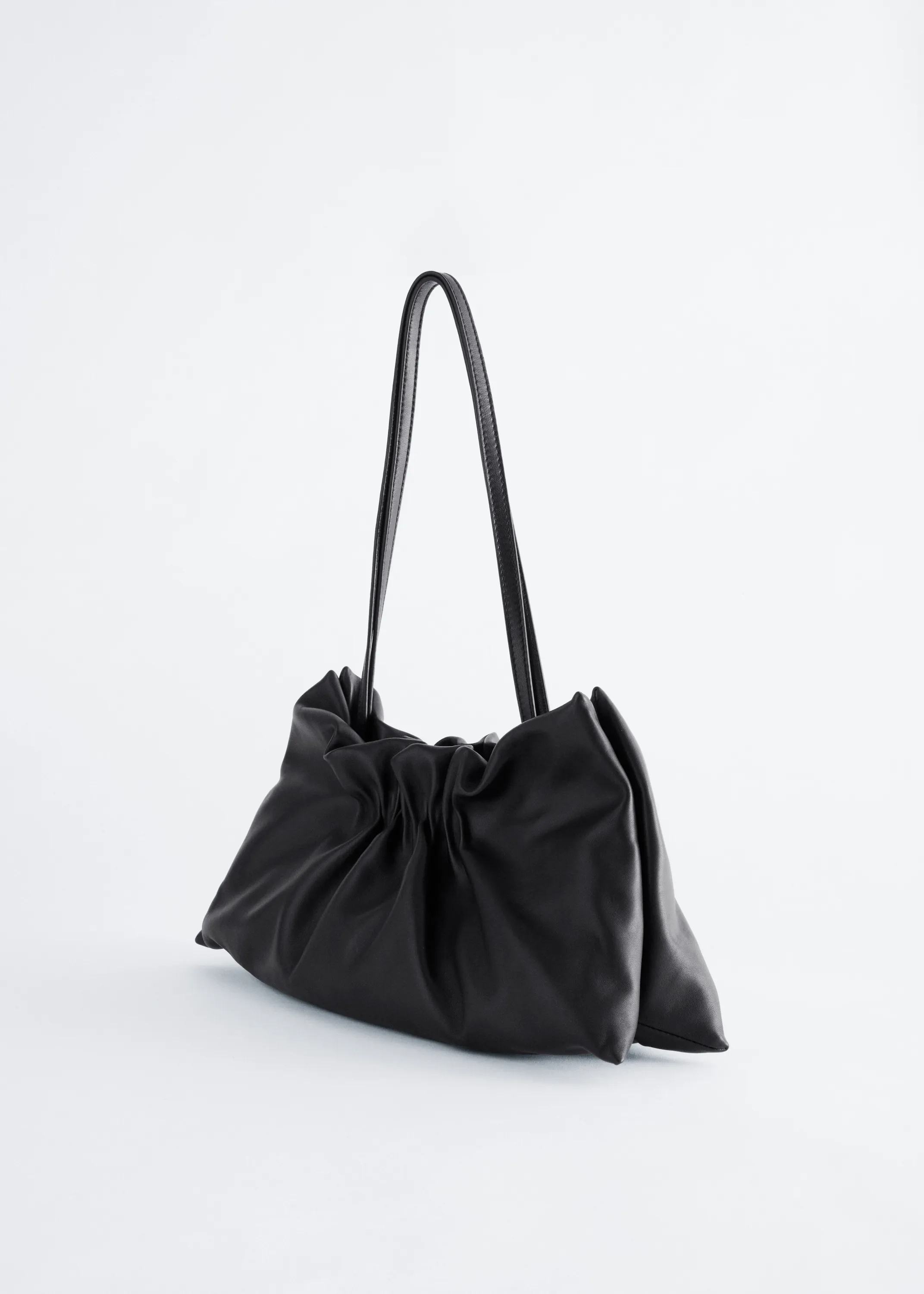 Sac porté épaule froncé en cuir - Noir