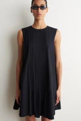 ROBE COURTE À PLIS NERVURÉS SUPERPOSÉS - BLEU MARINE — photo 2