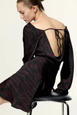 Robe à encolure bénitier avec jupe évasée - Marron foncé/imprimé zèbre — photo 3
