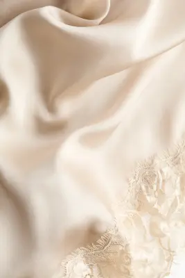 Robe dos nu en satin - Beige clair — photo 4