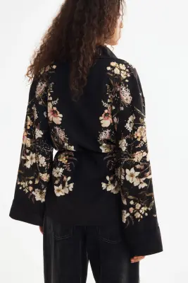 Veste en twill avec ceinture à nouer - Noir/fleuri — photo 3