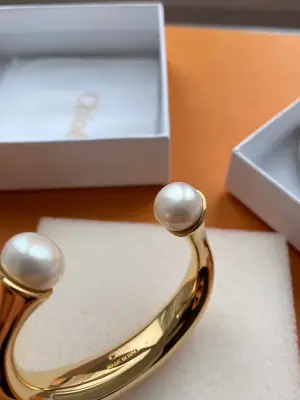Bracelet DARCEY en laiton doré et perle Prix boutique 380€ Taille XS — photo 3