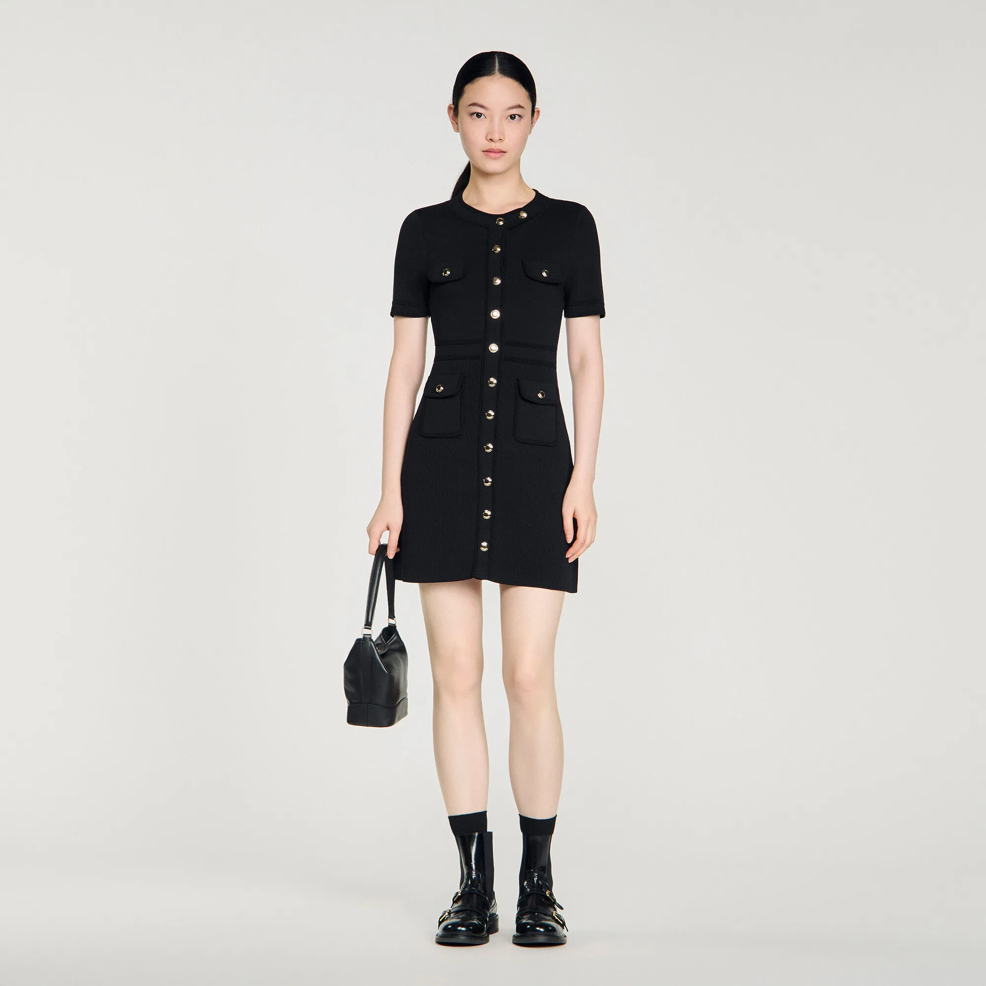 Robe courte en maille boutonnée