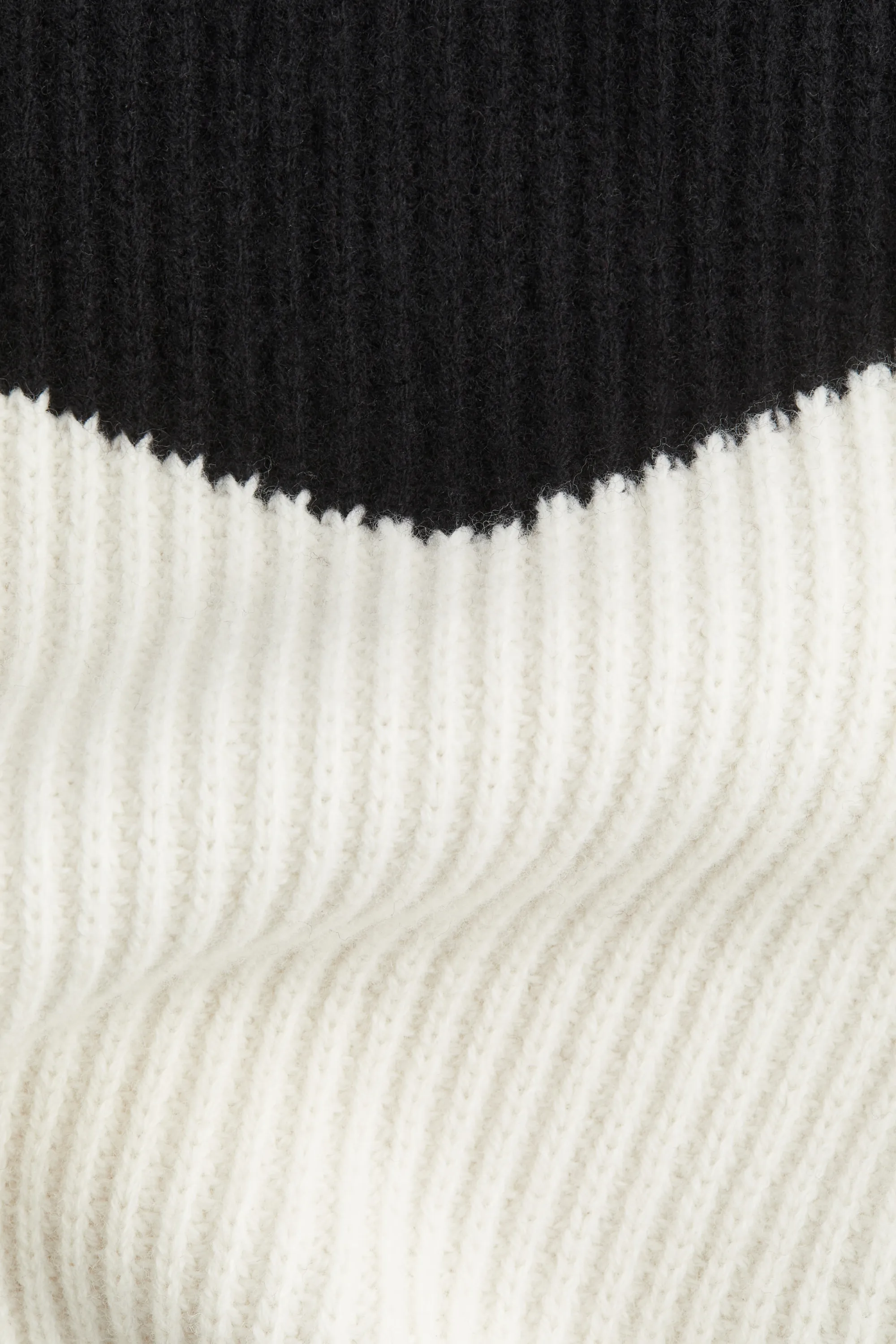 Pull en laine avec col asymétrique - Noir/blanc