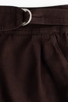 Short en denim avec ceinture - Marron foncé — photo 4