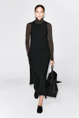 ROBE MIDI SANS MANCHES EN CRÊPE - NOIR — photo 3