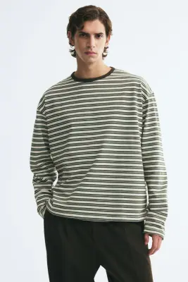 Relaxed Fit Boxy long-sleeved T-shirt - Vert kaki foncé/rayé — photo 2