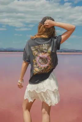 T-shirt message cosmic bloom — photo 2