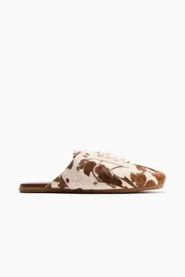 Mules façon sneakers en cuir - Marron/imprimé peau de vache — photo 1