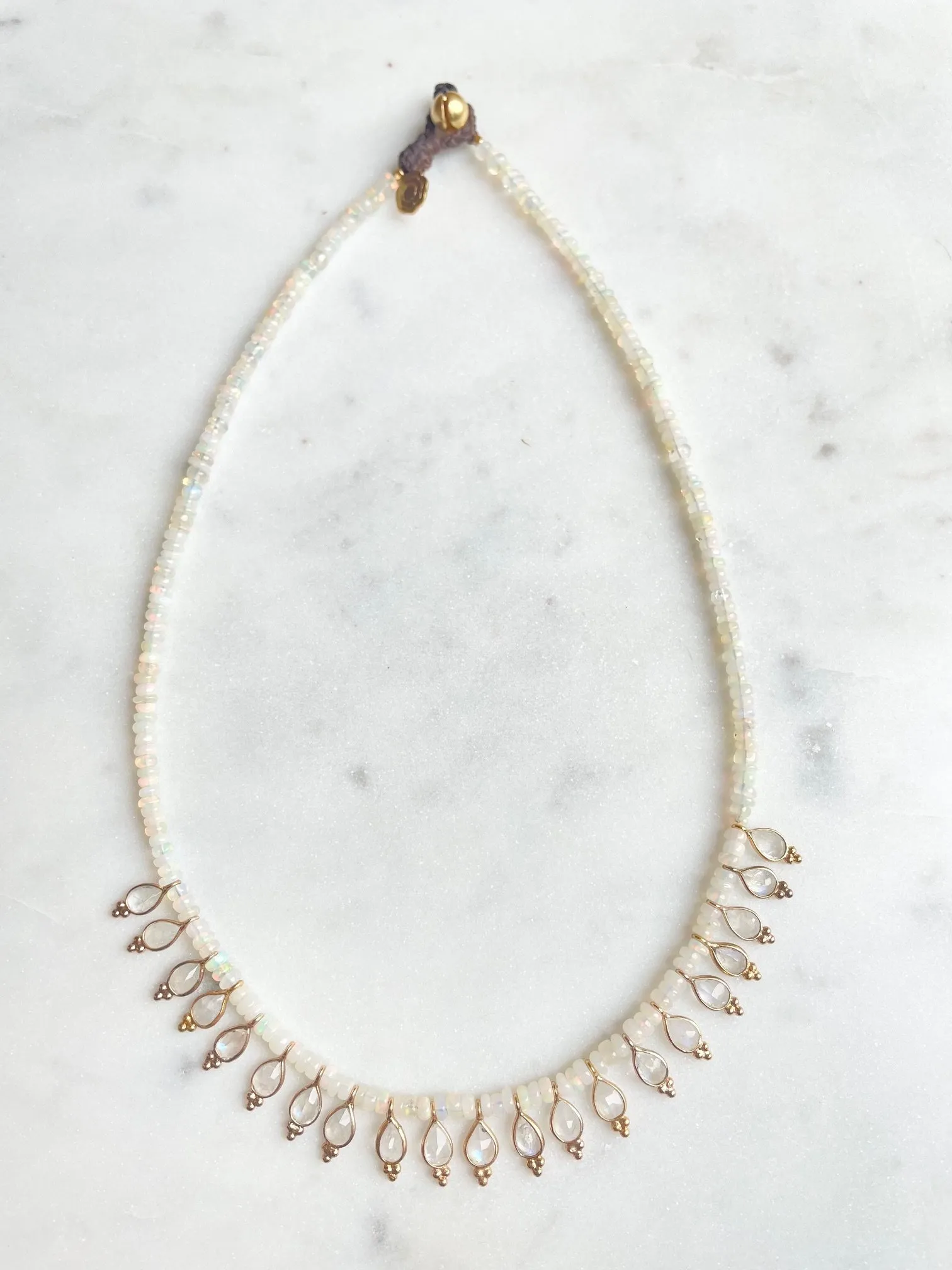 Nouveau ! BOHEMIAN RHAPSODIE PARIS Collier Saul Opale Blanc