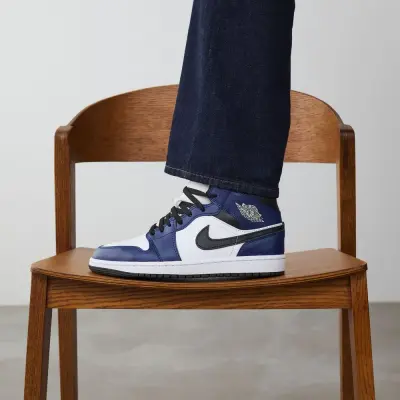 AIR JORDAN 1 MID — photo 1