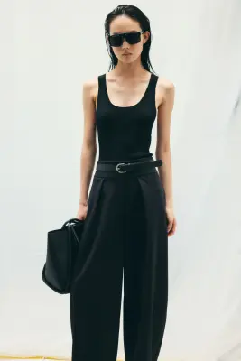 Pantalon à pinces avec jambes barrel - Noir — photo 3