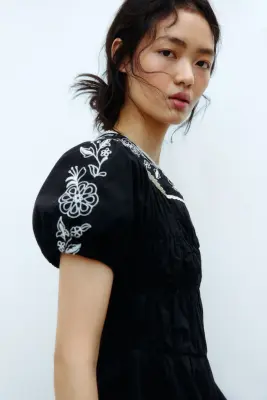 Robe brodée en popeline - Noir/fleurs — photo 2