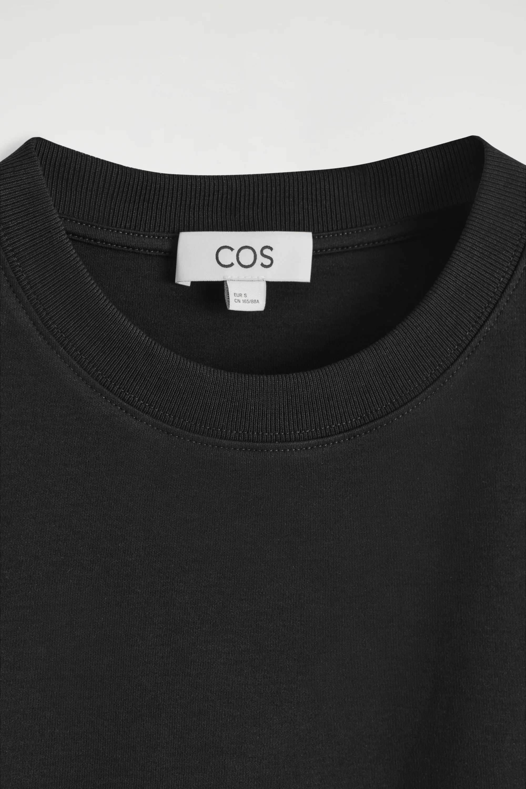 T-SHIRT REGULAR ÉLÉGANT - Noir