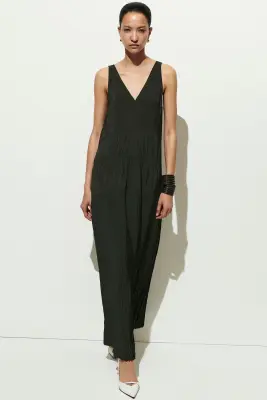 ROBE LONGUE PLISSÉE ET FRONCÉE À COL EN V - VERT FONCÉ — photo 4