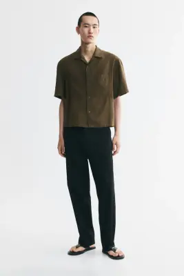 Chemise à col cubain Relaxed Fit en modal mélangé - Vert kaki foncé — photo 1
